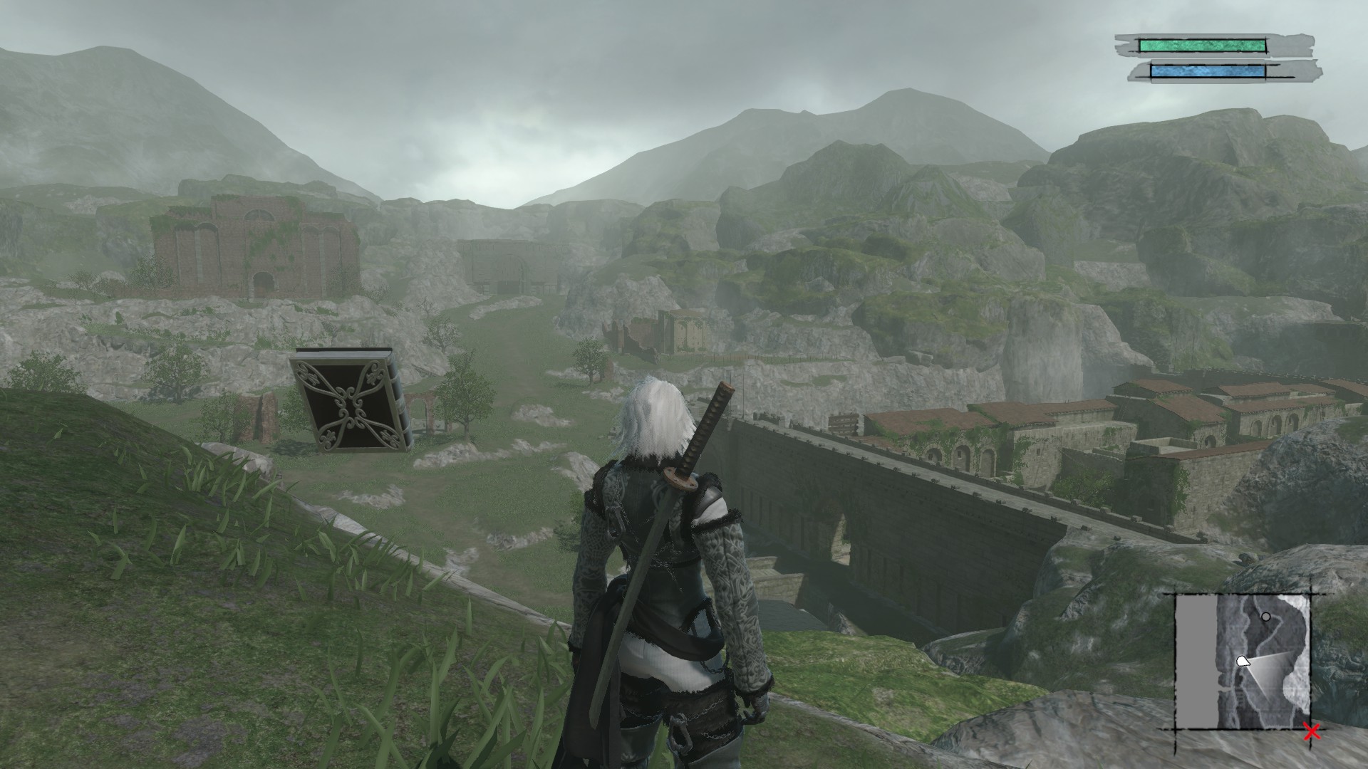 El prota con el pueblo del principio del juego, un sitio pobremente amurallado y sencillo casi llegando a la edad media